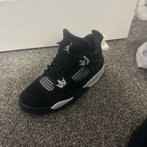 Jordan 4 “White Thunder”